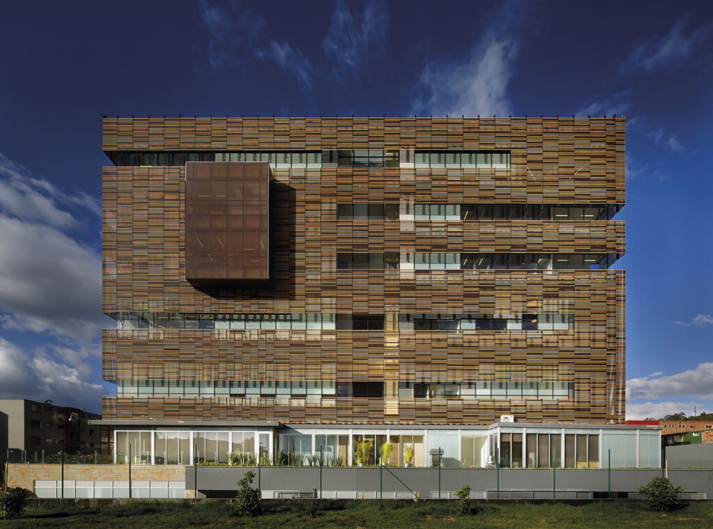 PARASOL NBK EDIFICIO FACHADA